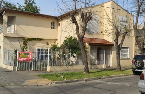 Chalet 5 Amb. en PH con Garage, Entrada de auto. Patio y Terraza propia.