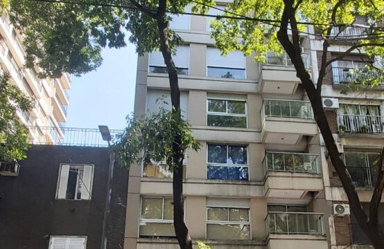 Depto 3 Ambientes al frente c/Balcón y Cochera Fija Cub.