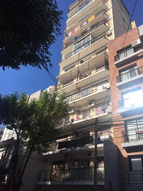 Departamento 3 Amb. al Frente con Balcón y Cochera