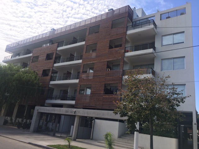 Departamento 3 Amb. con Balcón c/Parrilla. 2 Baños. Doble Cochera Fija Cubierta (incl.en precio)
