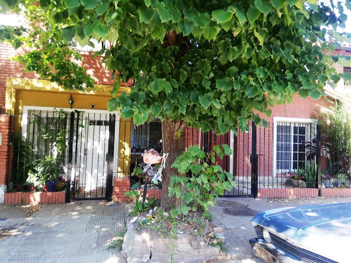 Chalet 5 Amb. sobre Lote Propio de 10.25&#215;20.00 con Jardín y Pileta.
