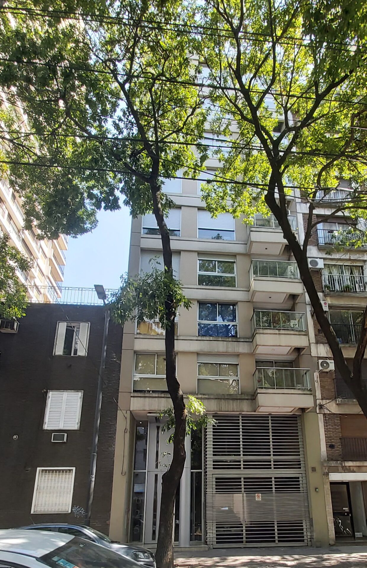 Depto 3 Ambientes al frente c/Balcón y Cochera Fija Cub.