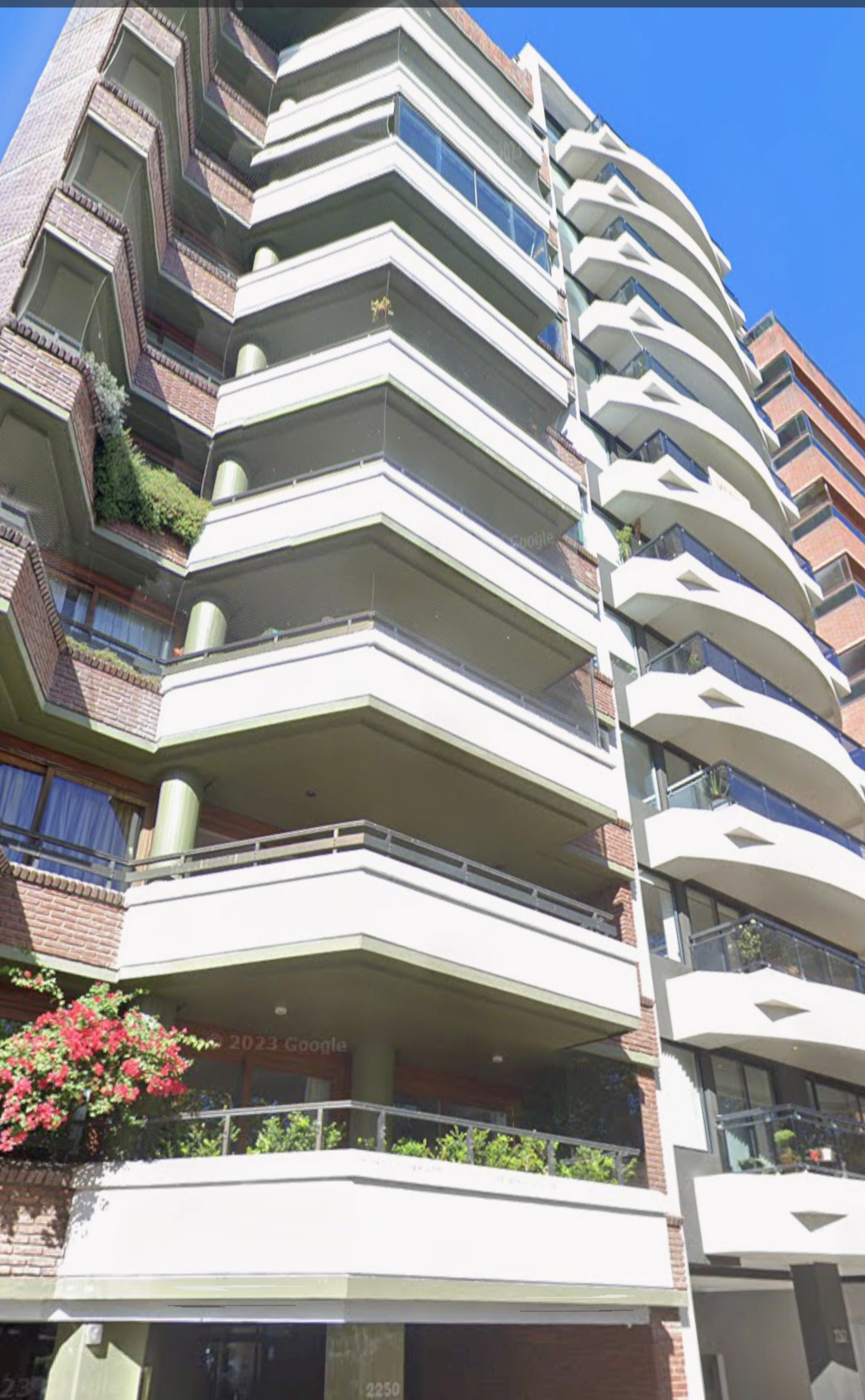 Piso de 4 Amb mas Dep-Servicio Al Frte. c/Balcón y 2 cocheras