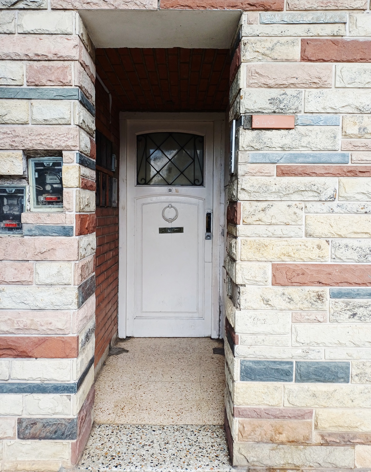 ALQUILER PH 2 AMB. con LAV. y PATIO en PLTA. ALTA. SIN EXPENSAS