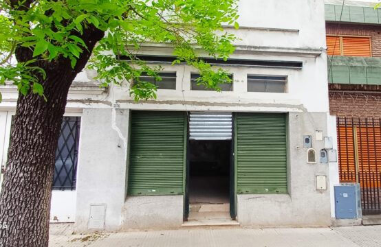 Alquiler de Local sobre vía pública en Flores Sur